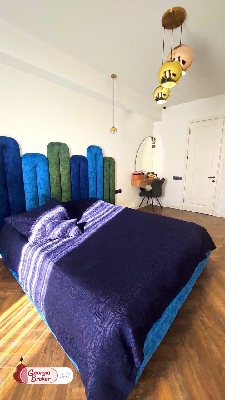 продается квартира с новым ремонтом 4-комнаты